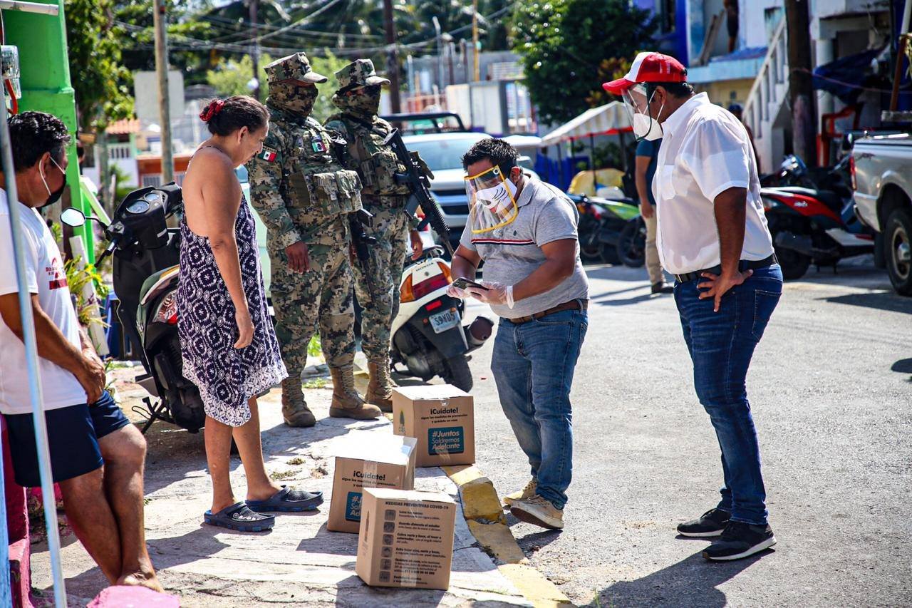 Continúa en Isla Mujeres entrega de apoyo alimentario a familias