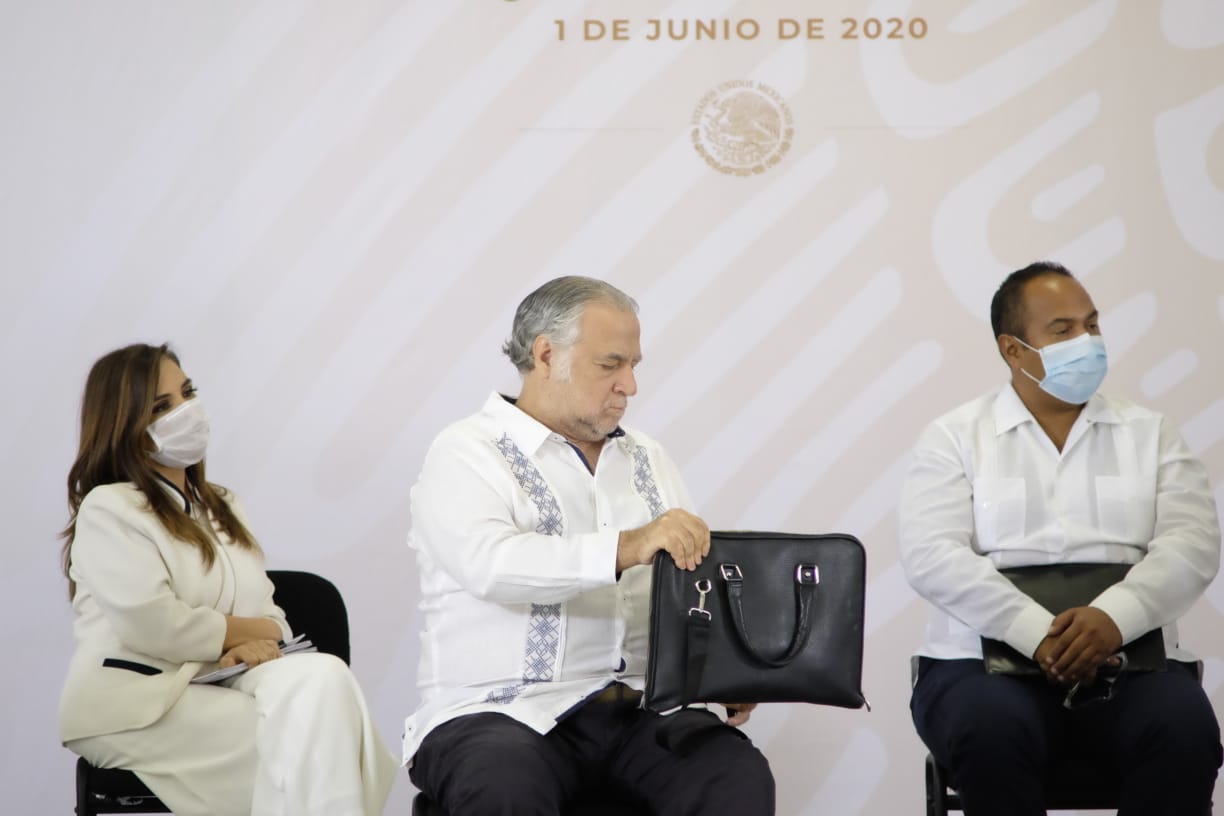 Duras críticas a Torruco por comentario “pesimista” sobre el turismo