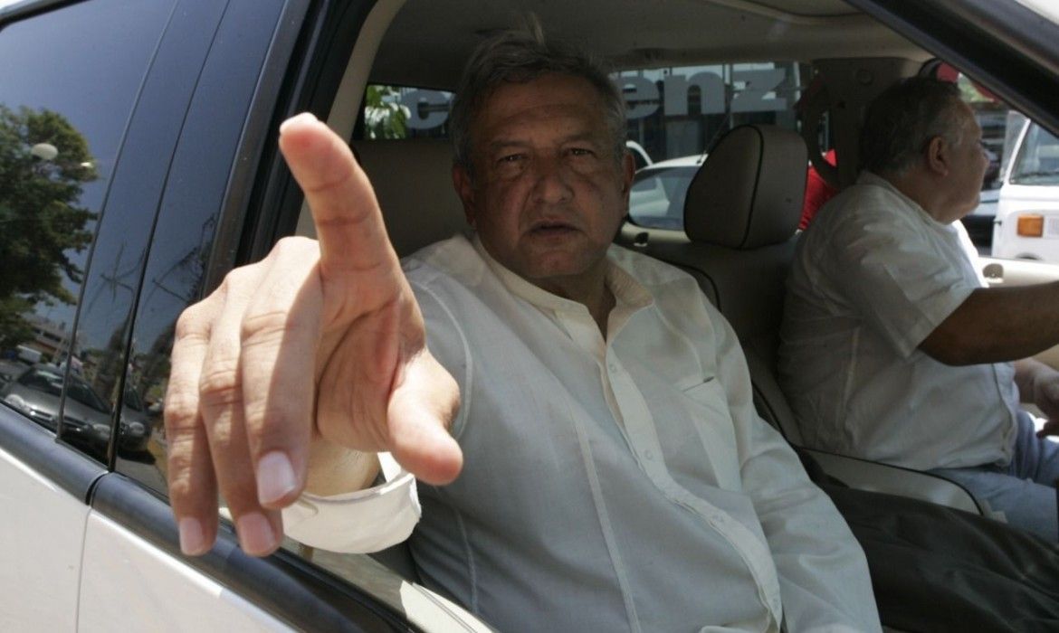 “Esos que se reunieron todavía tienen los aviones privados”: AMLO crítica otra vez a gobernadores del PAN, y les dice que no dejará que se metan en las elecciones