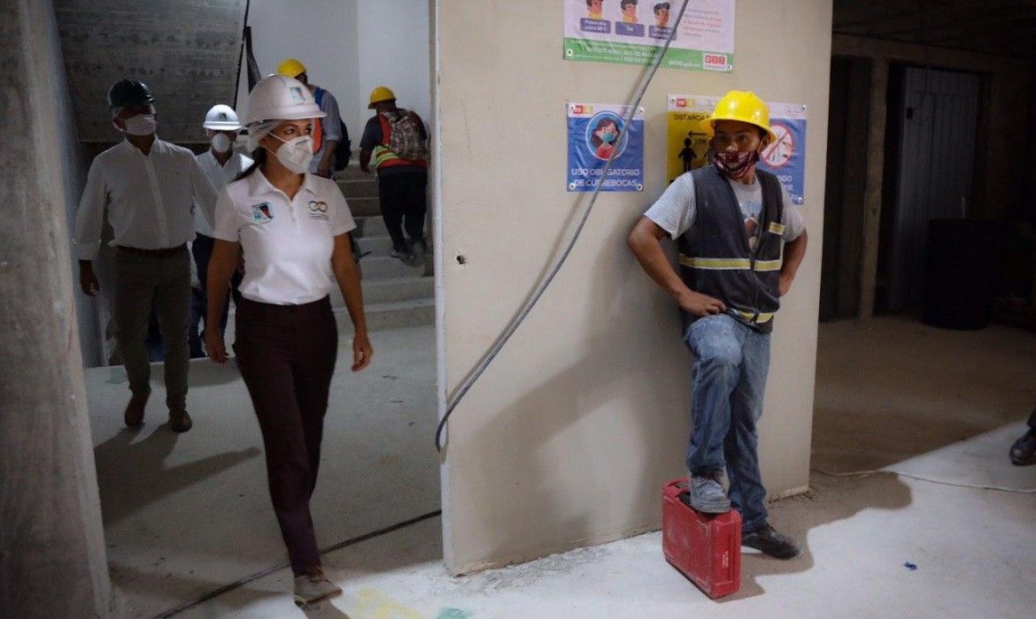 Laura Fernández constata que las obras en construcción apliquen los protocolos de salud
