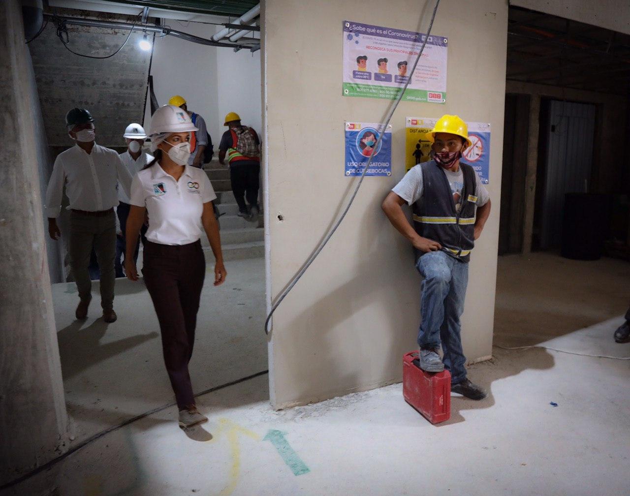 Laura Fernández constata que las obras en construcción apliquen los protocolos de salud