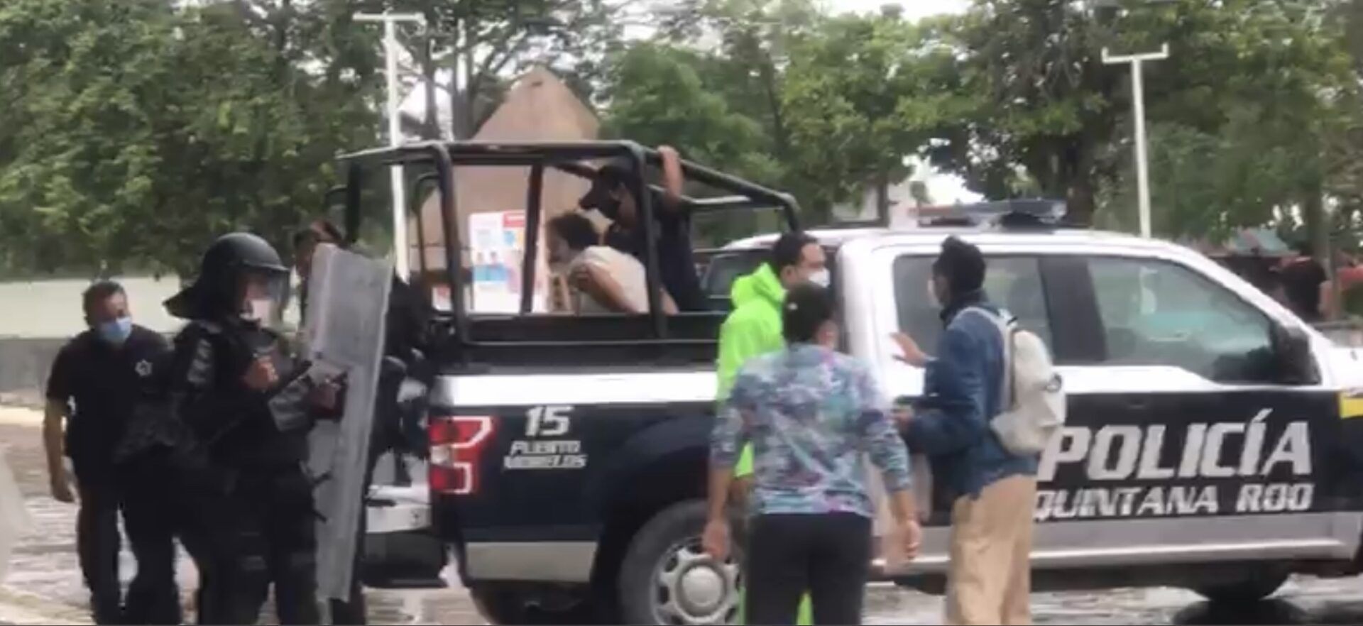Gobierno de Puerto Morelos defiende detención de manifestantes | “Fue para evitar una tragedia”, dijo secretario general