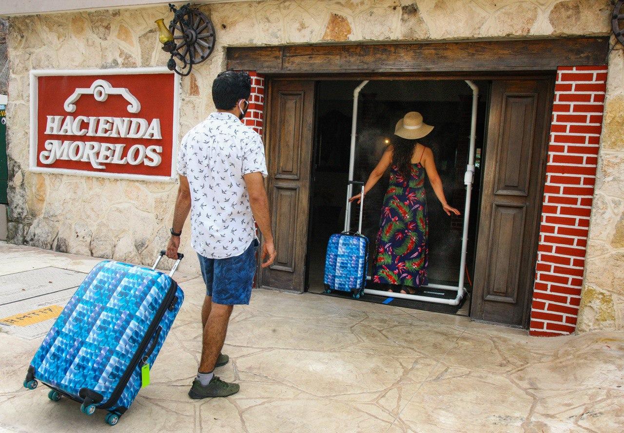Destaca Laura Fernández protocolos sanitarios en pequeños hoteles de Puerto Morelos