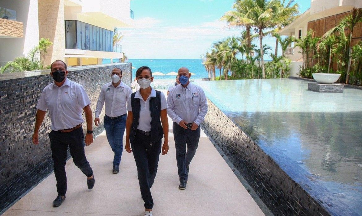 Constata Laura Fernández protocolos sanitarios en hoteles de Puerto Morelos