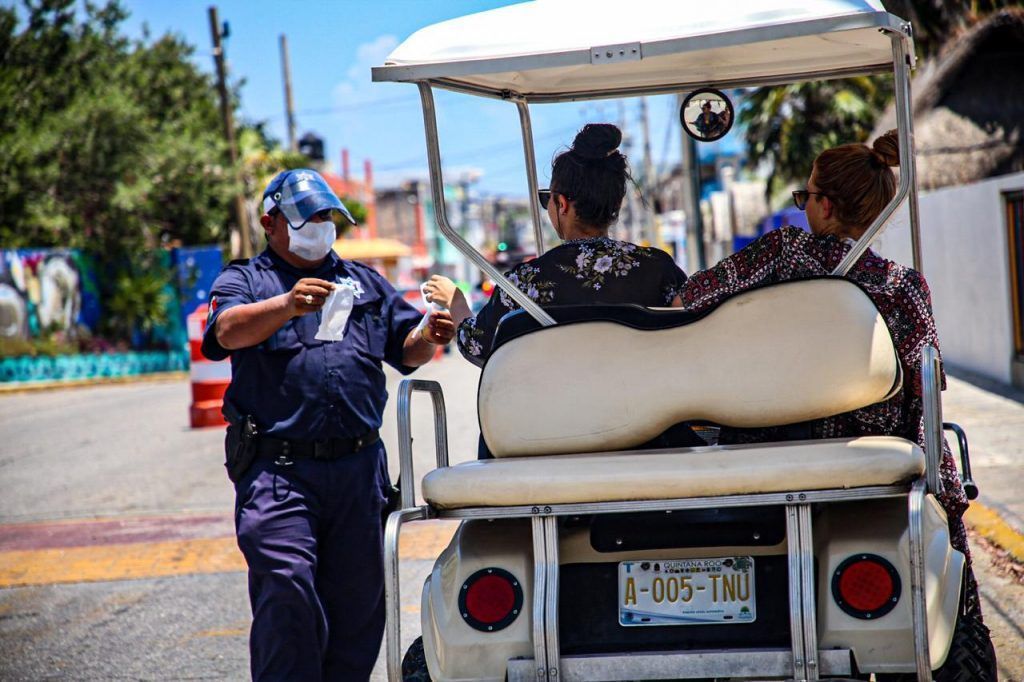 En Isla Mujeres, exhortan a ciudadanos a usar cubrebocas