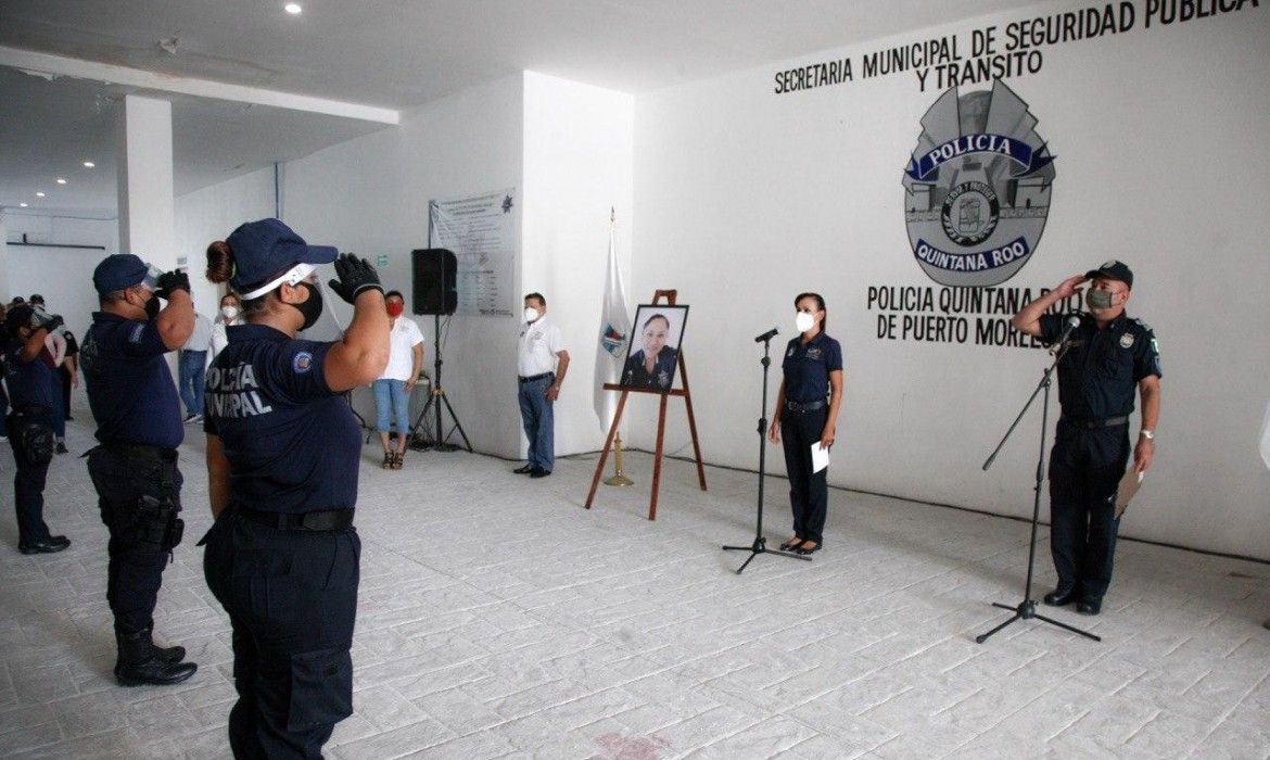 Encabeza Laura Fernández pase de lista en Seguridad Pública, en memoria de policía fallecida