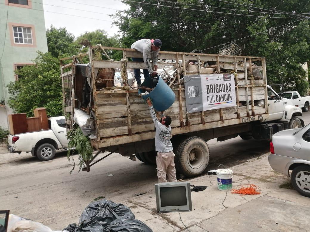 Ayuntamiento retira más de 100 toneladas de cacharros en Cancún