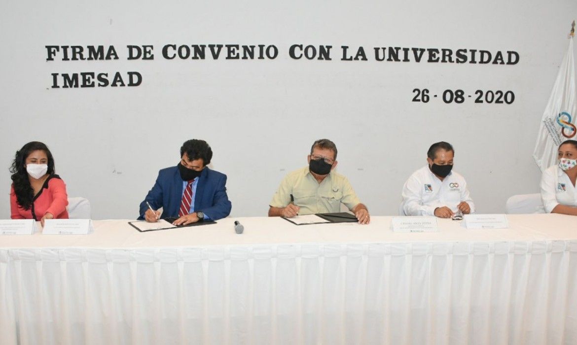 Firma Gobierno de Laura Fernández convenio con dos universidades