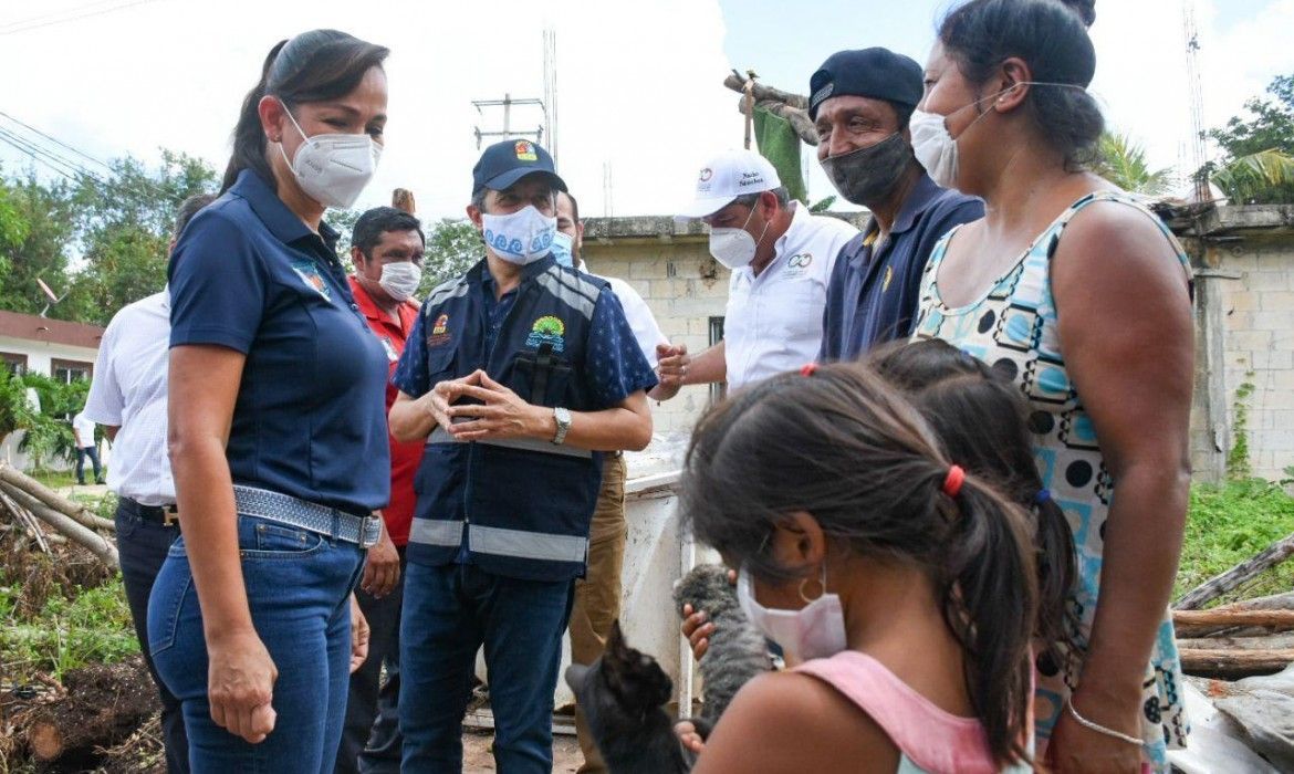 Supervisan Laura Fernández y Carlos Joaquín trabajos en Leona Vicario luego del paso de Delta