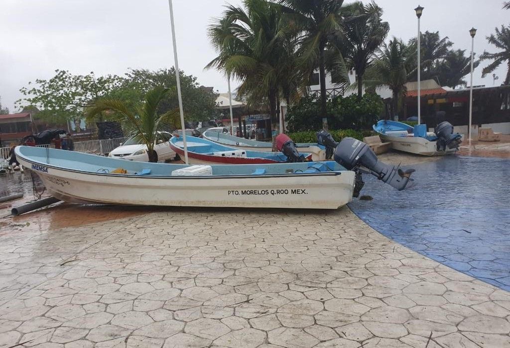 Atienden brigadas del ayuntamiento de Puerto Morelos efectos de la tormenta Gamma