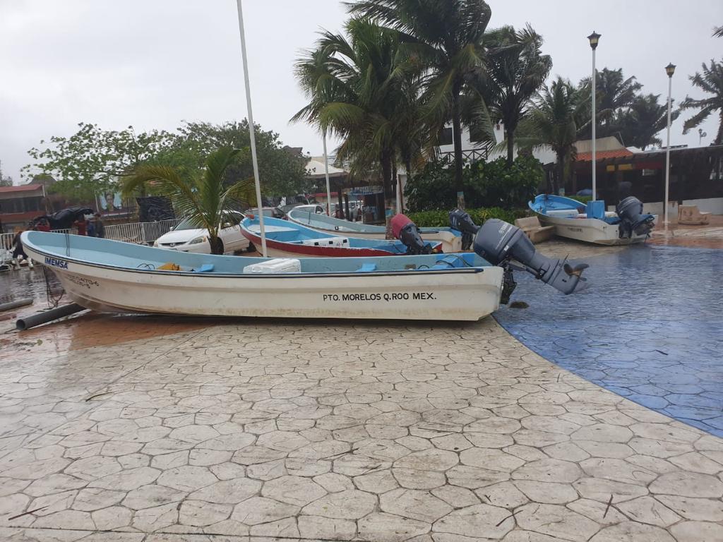Atienden brigadas del ayuntamiento de Puerto Morelos efectos de la tormenta Gamma