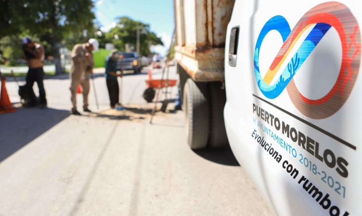 Gobierno de Laura Fernández da mantenimiento a calles y avenidas de Puerto Morelos