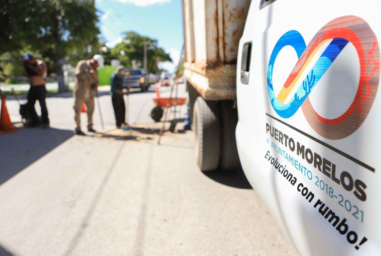 Gobierno de Laura Fernández da mantenimiento a calles y avenidas de Puerto Morelos