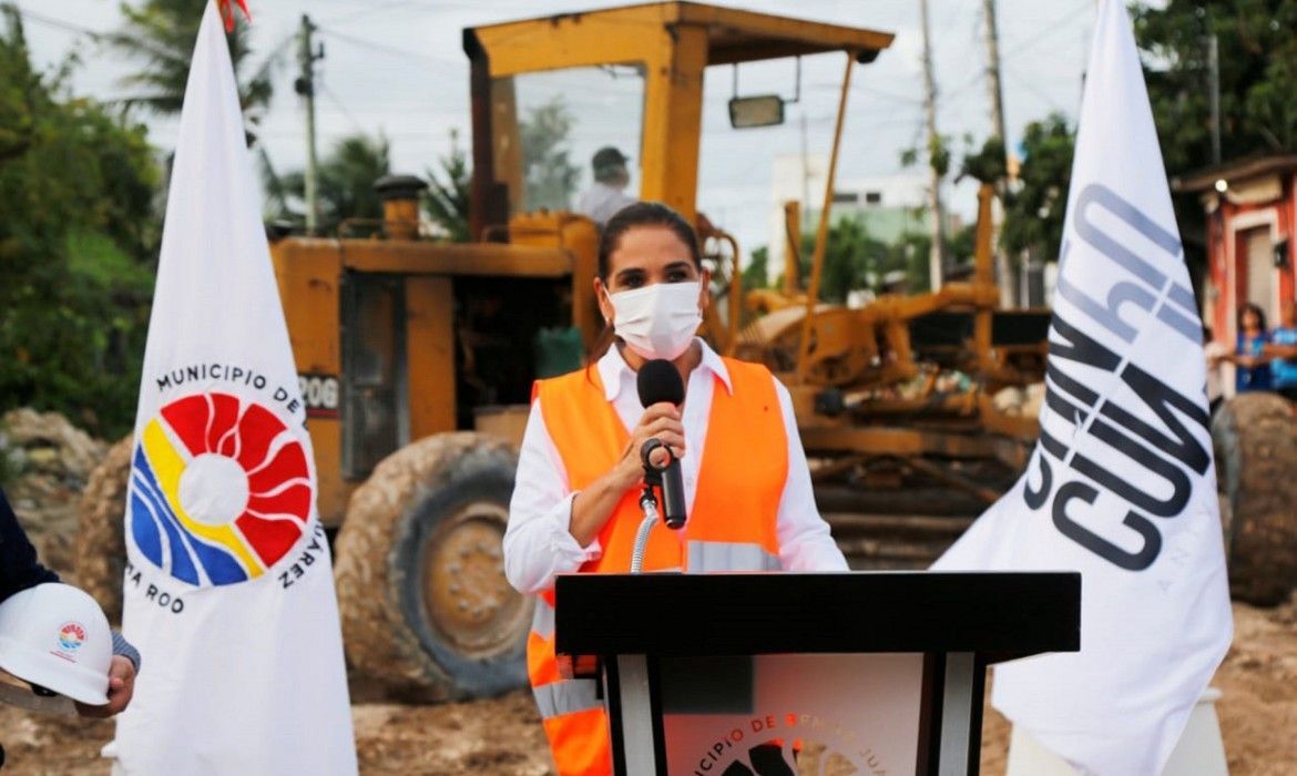 Inaugura Mara obra de pavimentación, guarniciones y banquetas en la SM 235