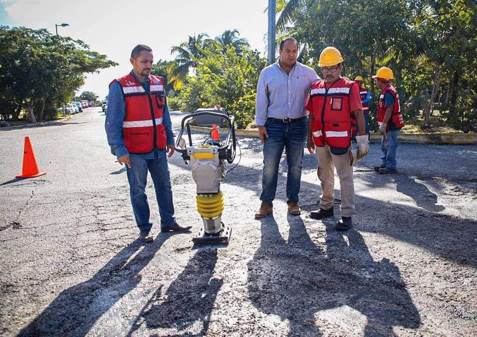 Cerca de 50% de avance registra el programa emergente de Bacheo en Isla Mujeres