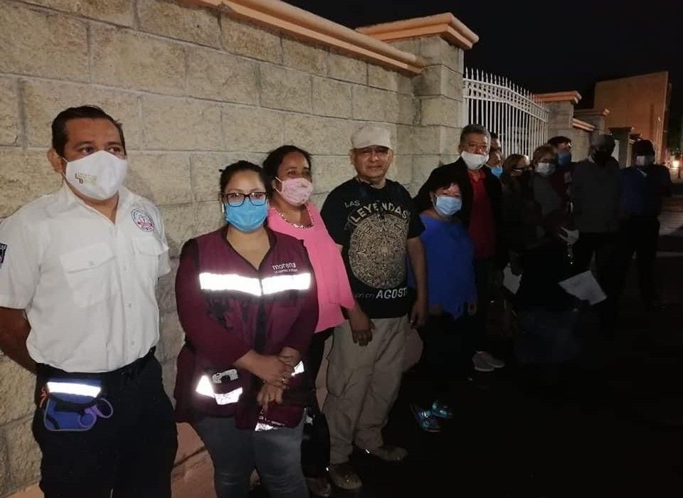 Morenistas piden destitución de Parra; van en autobuses a la sede nacional del partido