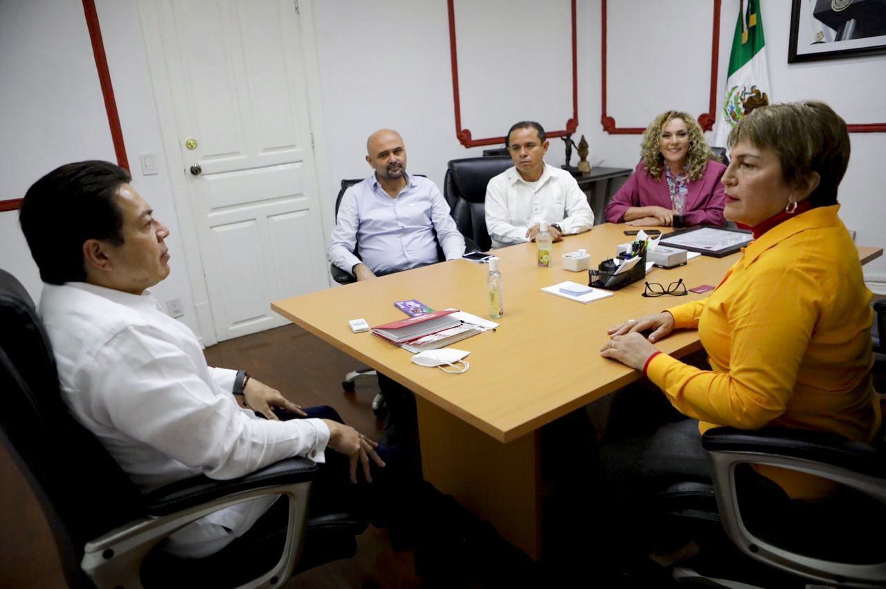 Laura Beristain se reúne con Mario Delgado y le da a conocer el trabajo en Solidaridad