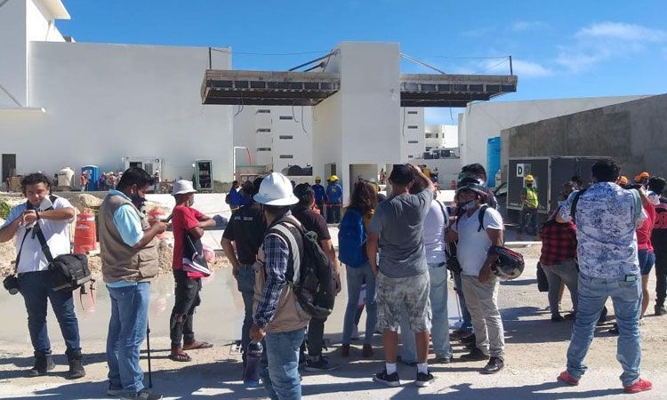 Por uso excesivo de la fuerza, retiran del cargo a policías que contuvieron a manifestante en Isla Blanca