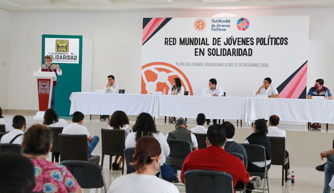 Alienta Laura Beristain a jóvenes a comprometerse con el porvenir en Solidaridad