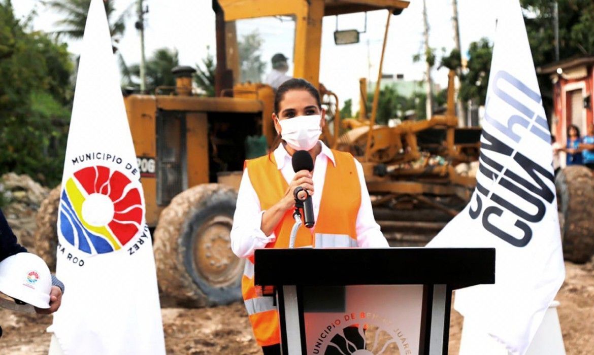 Dota Gobierno de BJ de pavimento, guarniciones y banquetas a la SM 253