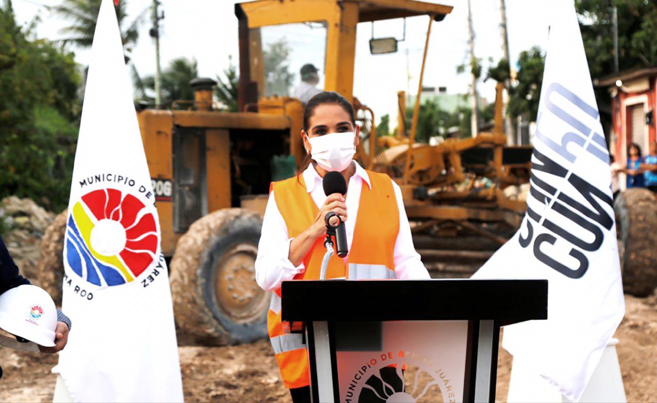 Dota Gobierno de BJ de pavimento, guarniciones y banquetas a la SM 253