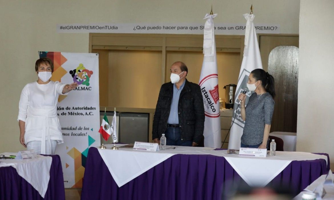 Distinguen a Laura Beristain con la presidencia de AALMAC, que reúne a 800 municipios de México
