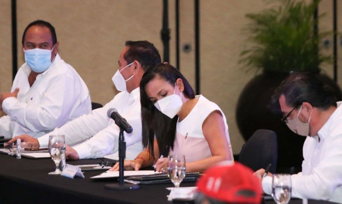 Firma Laura Fernández el Pacto por la reactivación económica responsable