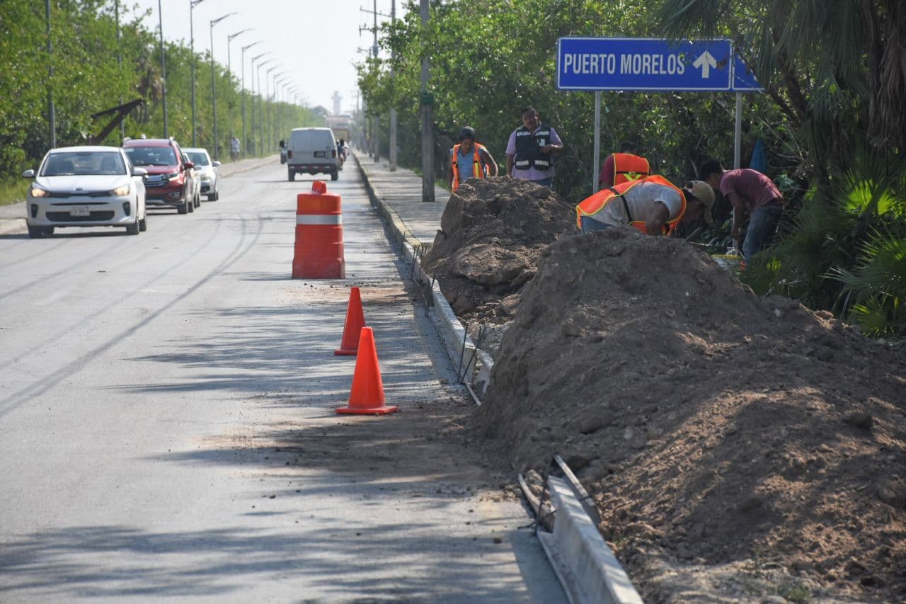 “Avanza construcción de banquetas y guarniciones en la colonia Pescadores”: Laura Fernández