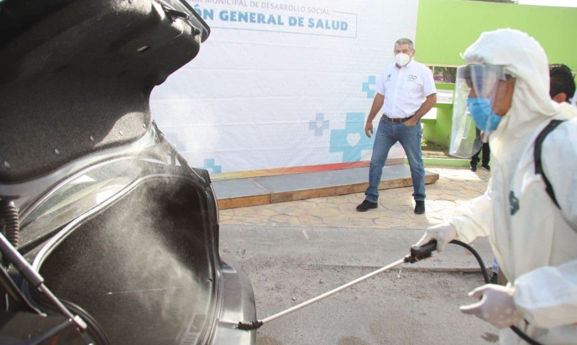 Refuerza Gobierno de Laura Fernández medidas sanitarias con sanitización de vehículos