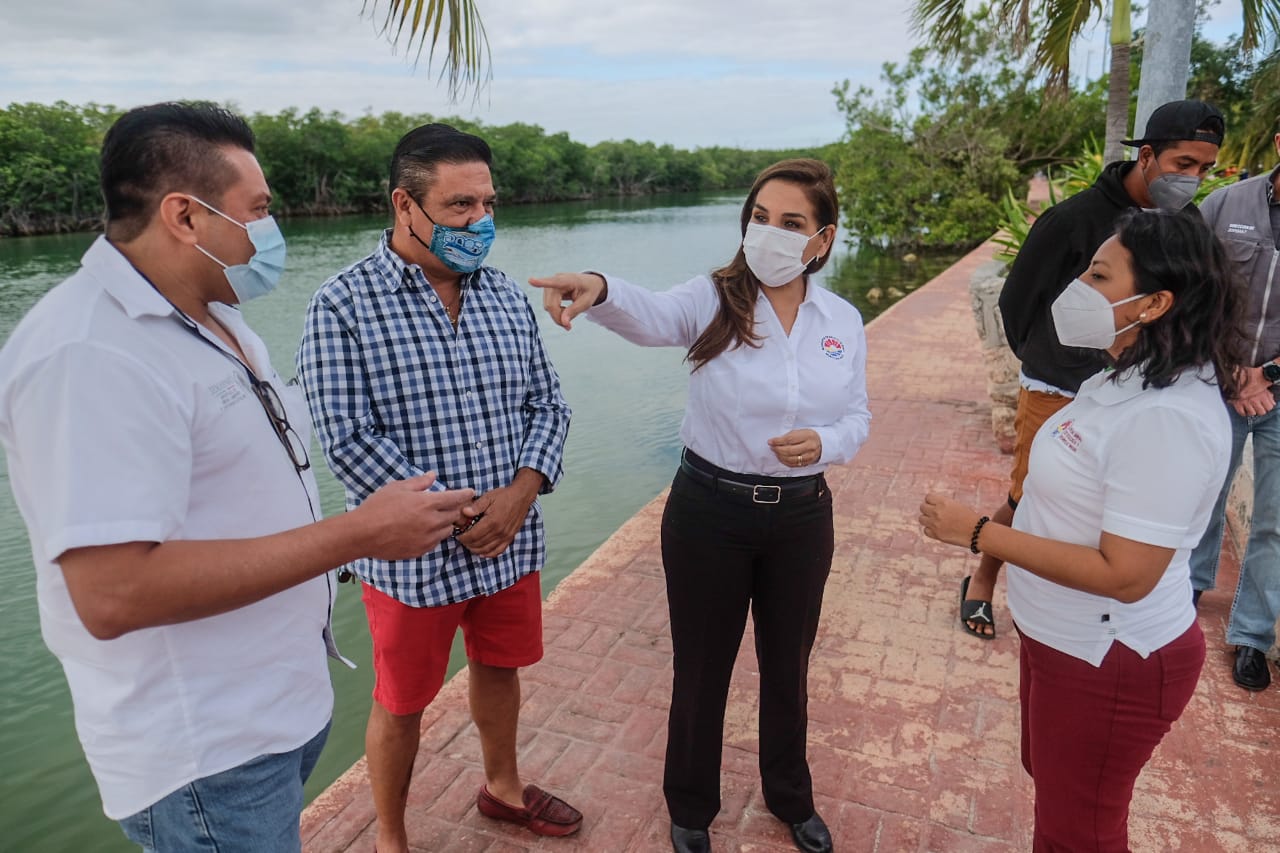 Gobierno y sociedad civil limpian Laguna Nichupté
