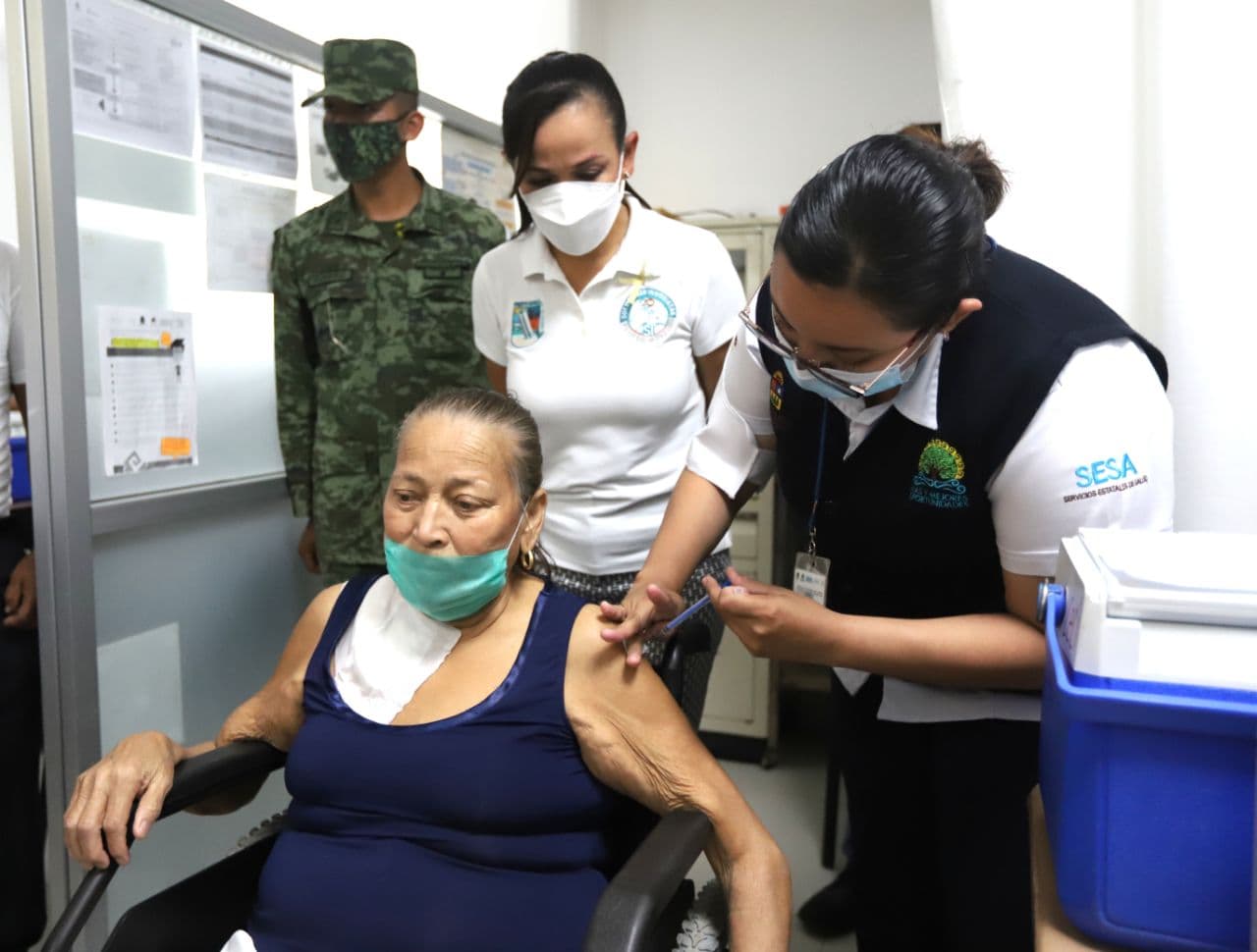 Visita Laura Fernández módulo de vacunación contra Covid en Leona Vicario