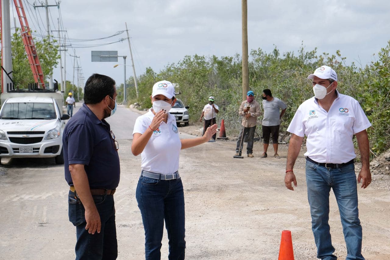 Rehabilita Gobierno de Laura Fernández carpeta asfáltica en vía de acceso a Bahía Petempich