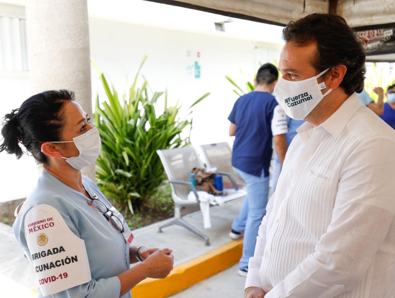Supervisa Pedro Joaquín proceso de vacunación en adultos mayores de 60 años o más contra el Covid-19 en Cozumel
