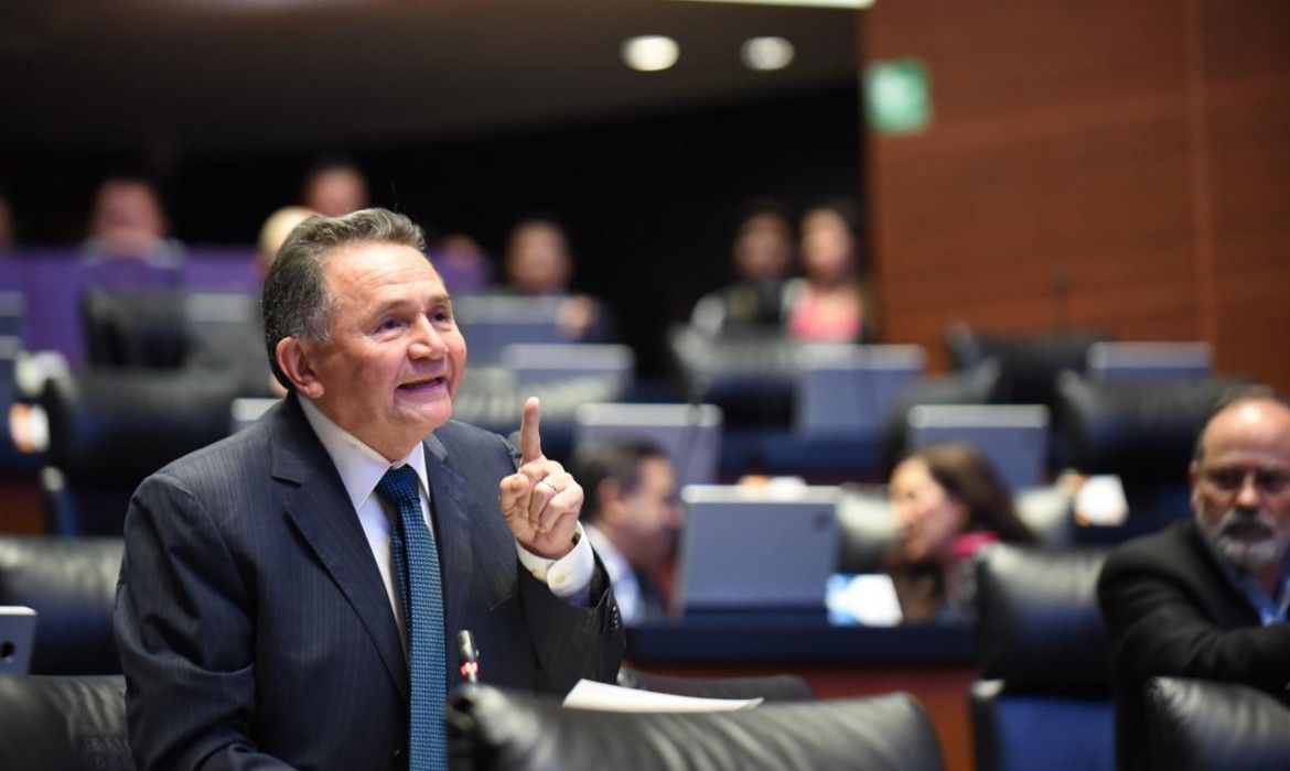 “Por ley, las tarifas de transporte marítimo para quintanarroenses deben ser fijadas por la SCT”, propone Pech