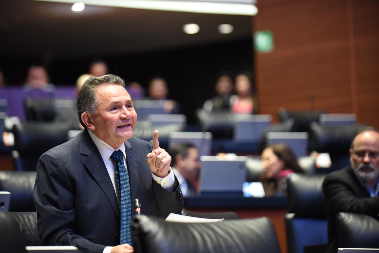 “Por ley, las tarifas de transporte marítimo para quintanarroenses deben ser fijadas por la SCT”, propone Pech