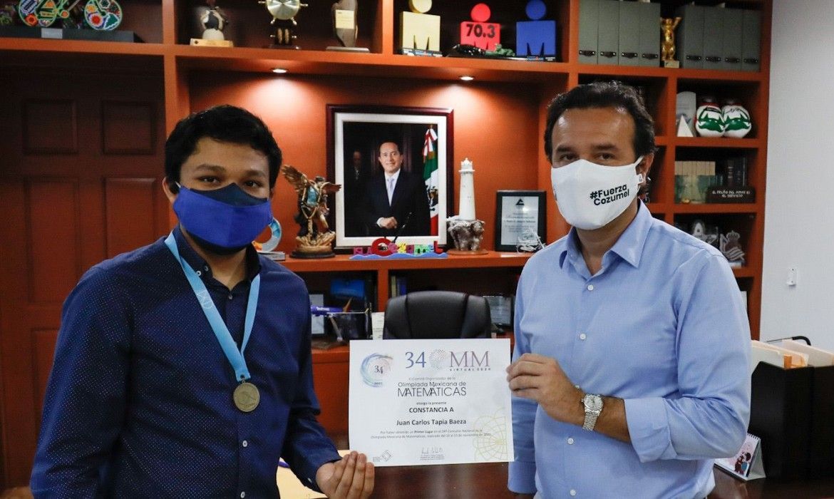 Entrega Pedro Joaquín reconocimiento al ganador del oro en la Olimpiada Nacional de Matemáticas y enaltece al talento intelectual de Cozumel  
