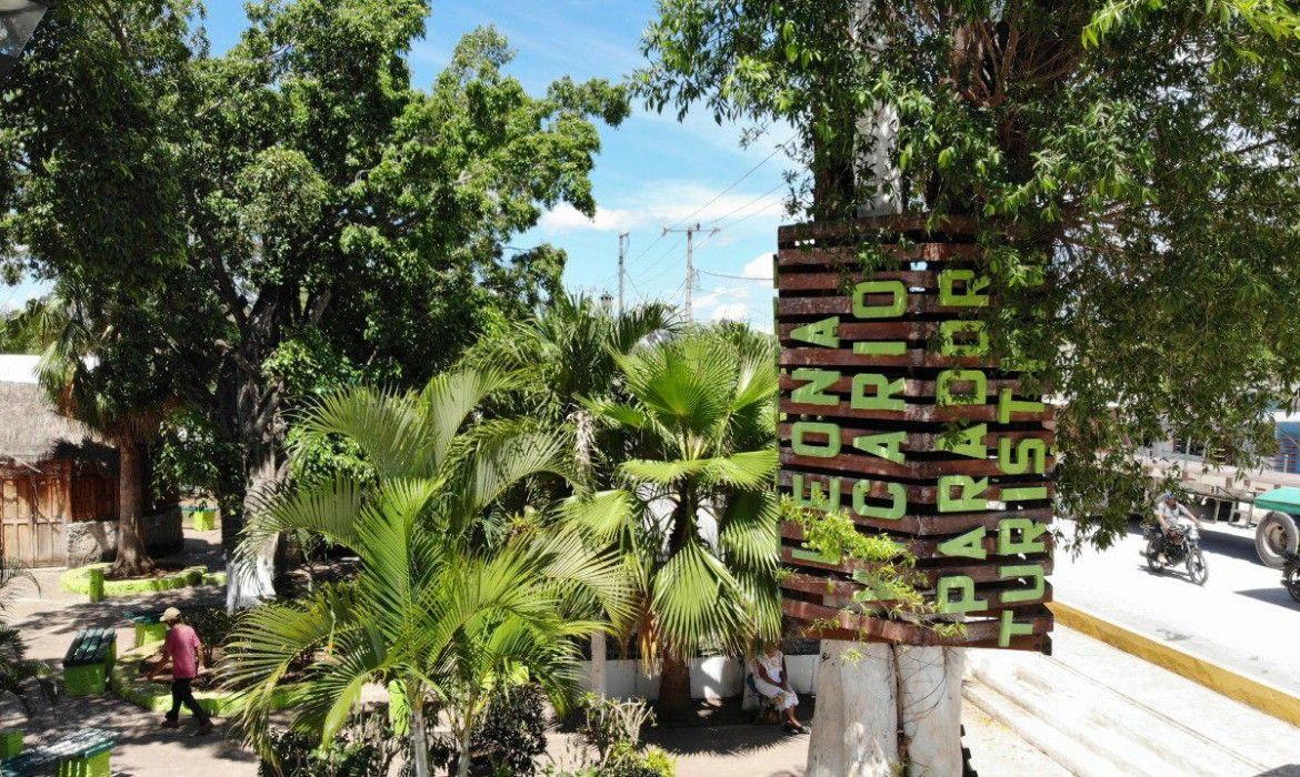 Mejora Gobierno de Puerto Morelos imagen urbana de la comunidad de Leona Vicario