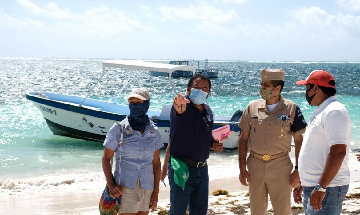 Gobierno de Puerto Morelos y SEMAR coordinan esfuerzos para atender fenómeno del sargazo