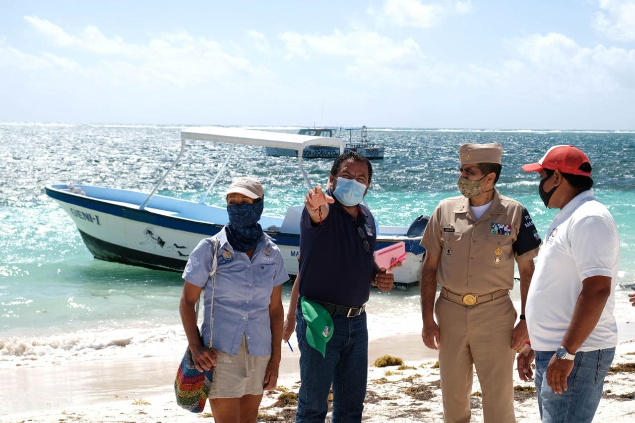 Gobierno de Puerto Morelos y SEMAR coordinan esfuerzos para atender fenómeno del sargazo