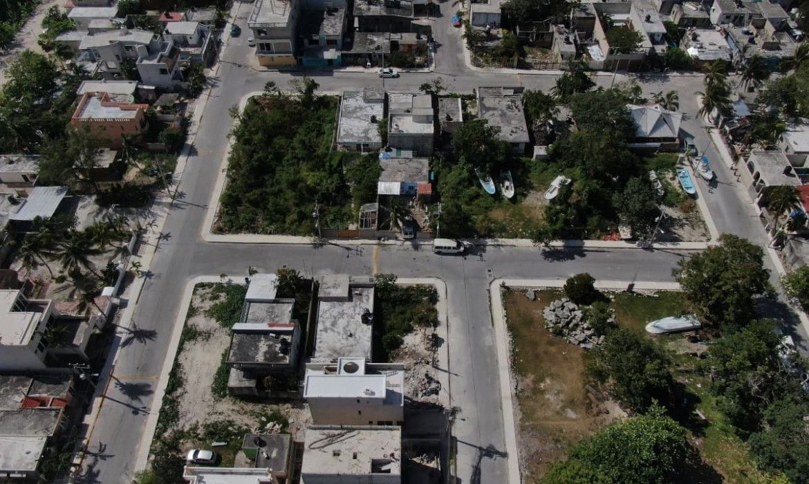 Laura Fernández reivindica zonas emblemáticas de Puerto Morelos con infraestructura urbana