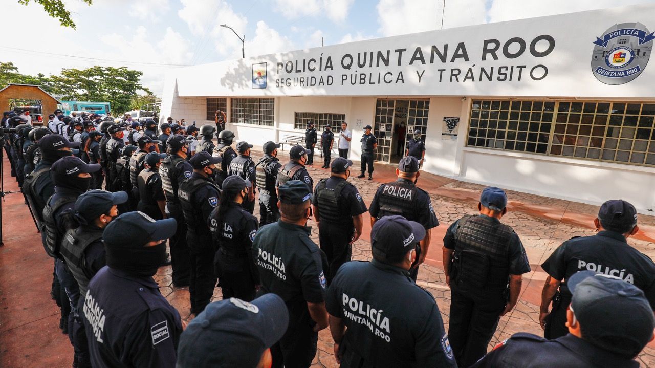 Pedro Joaquín entrega 3 nuevas patrullas a Seguridad Pública, y anuncia bono adicional a policías