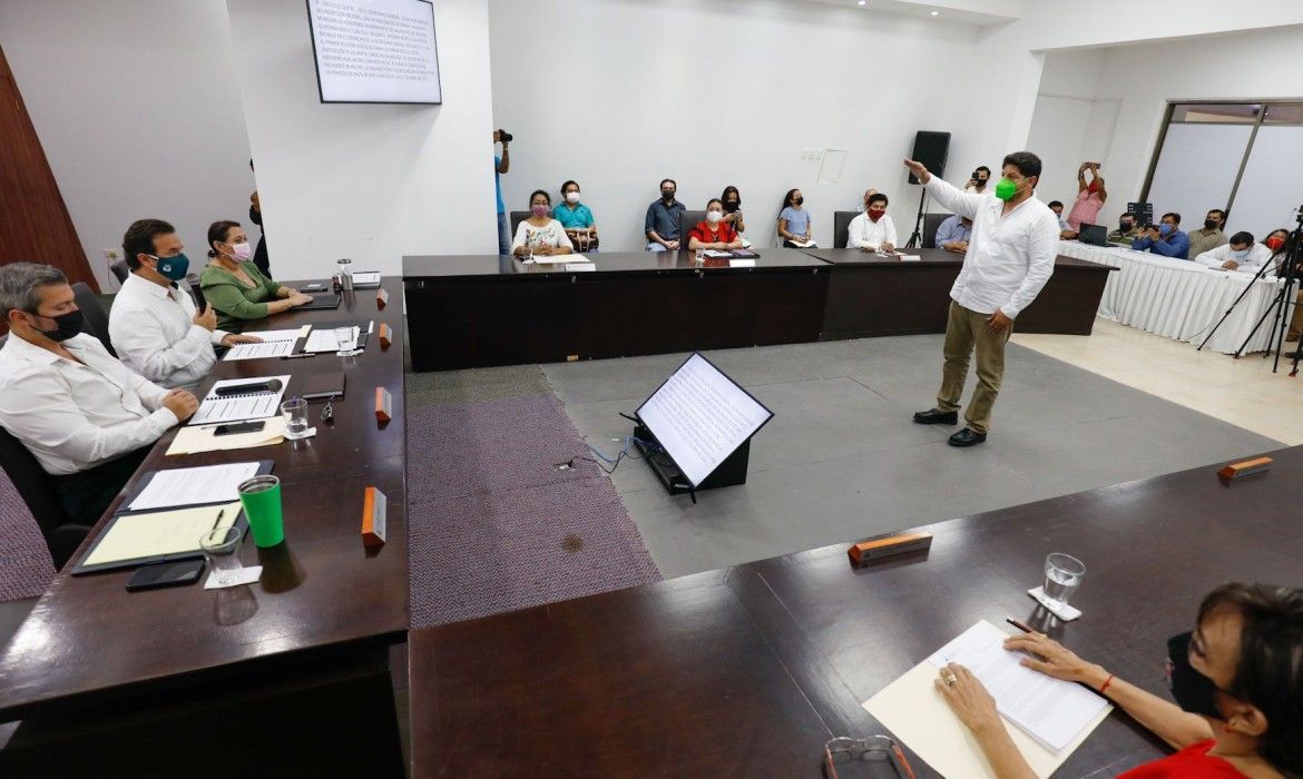 Asume Elías Farah como alcalde interino en Cozumel