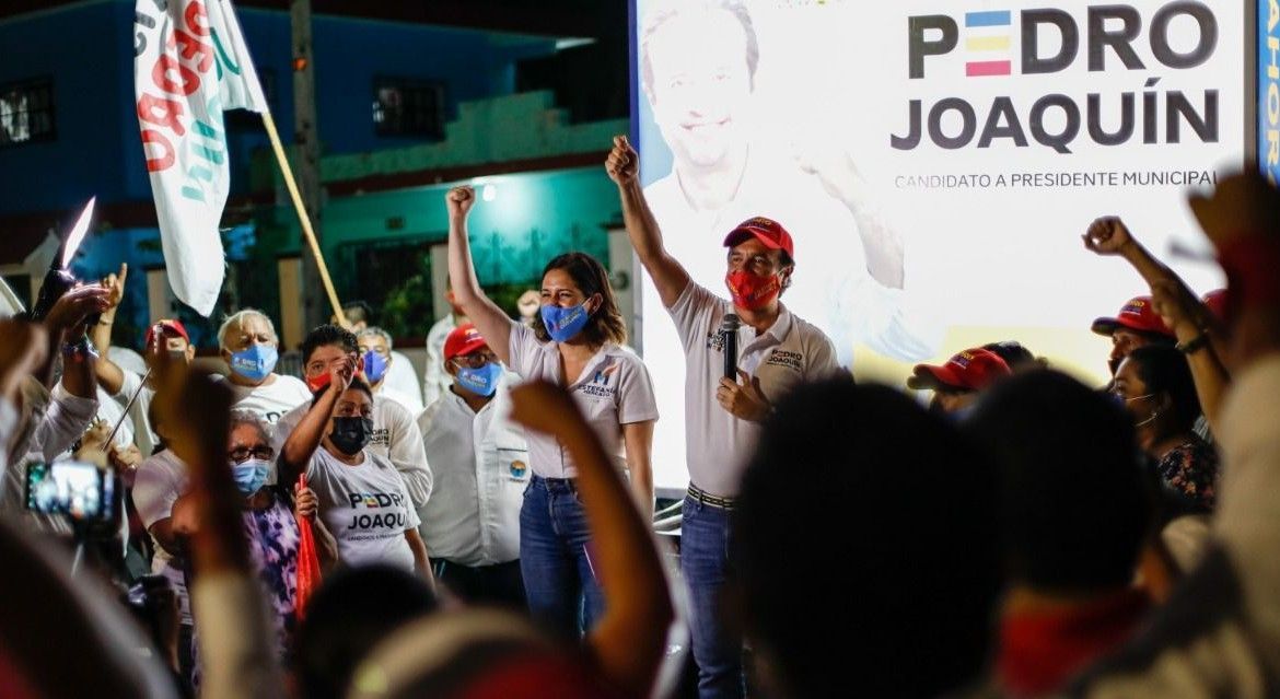 Por su trabajo realizado, vecinos de la Colonia Centro respaldan a Pedro Joaquín para continuar reactivando Cozumel