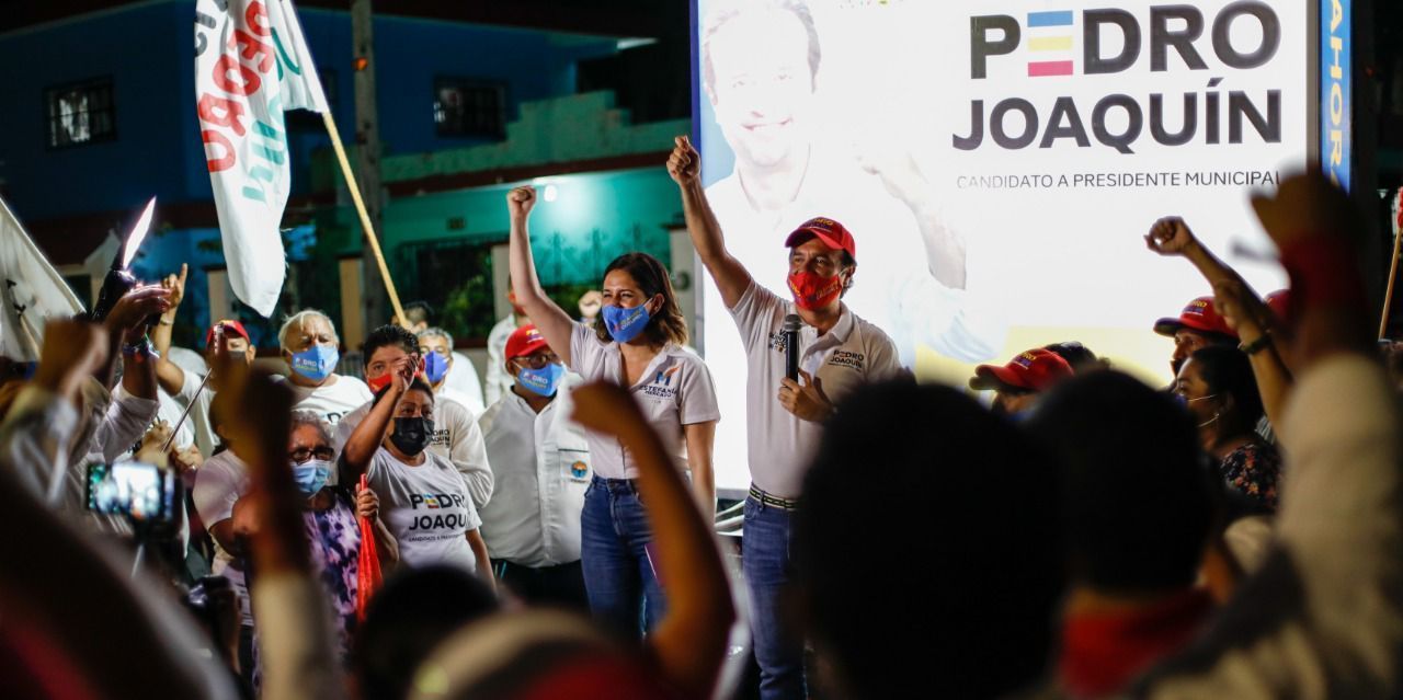 Por su trabajo realizado, vecinos de la Colonia Centro respaldan a Pedro Joaquín para continuar reactivando Cozumel