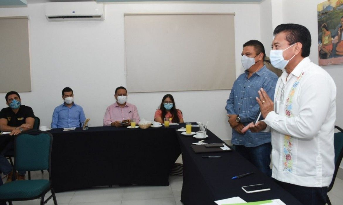 Presenta Chucho Pool su proyecto ante Asociados Náuticos