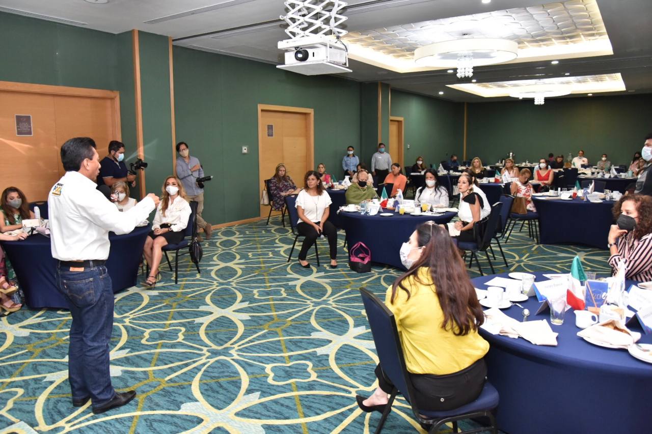 Mujeres empresarias reconocen experiencia de Chucho Pool para ser Presidente Municipal de Benito Juárez