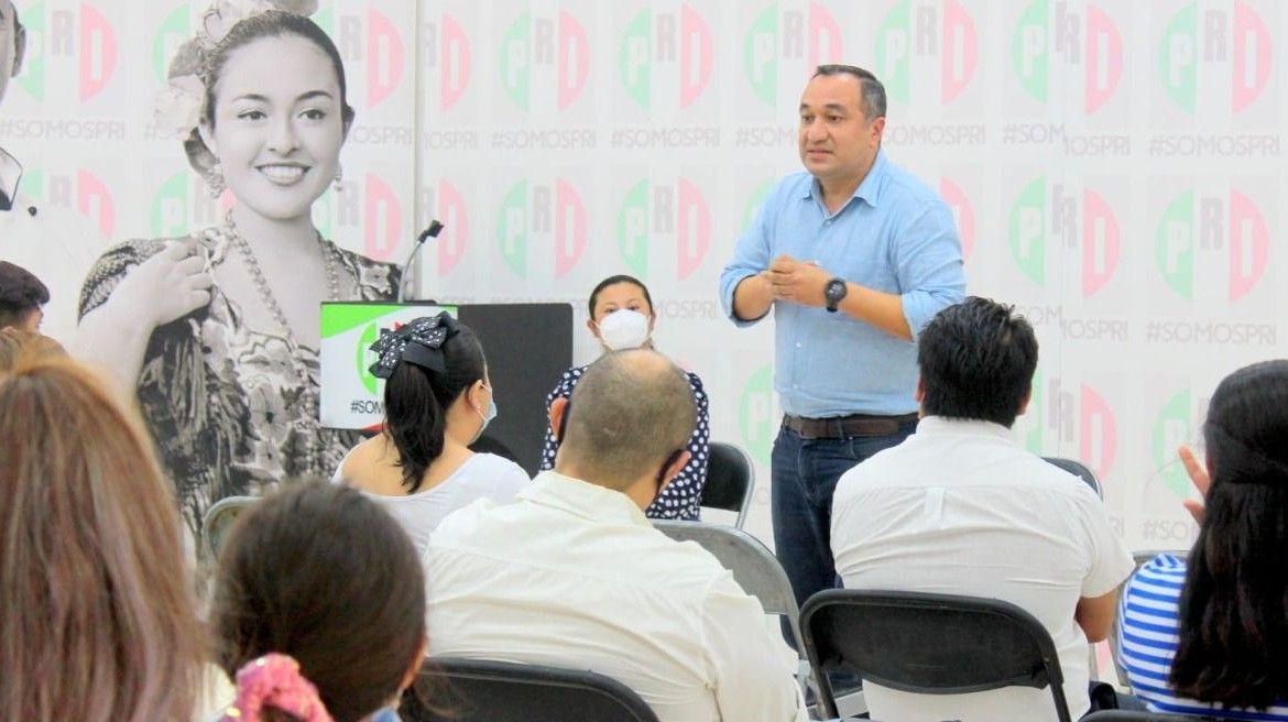 Maestros de Benito Juárez escuchan propuesta de Jorge Rodríguez para fortalecer la educación y la enseñanza en Cancún