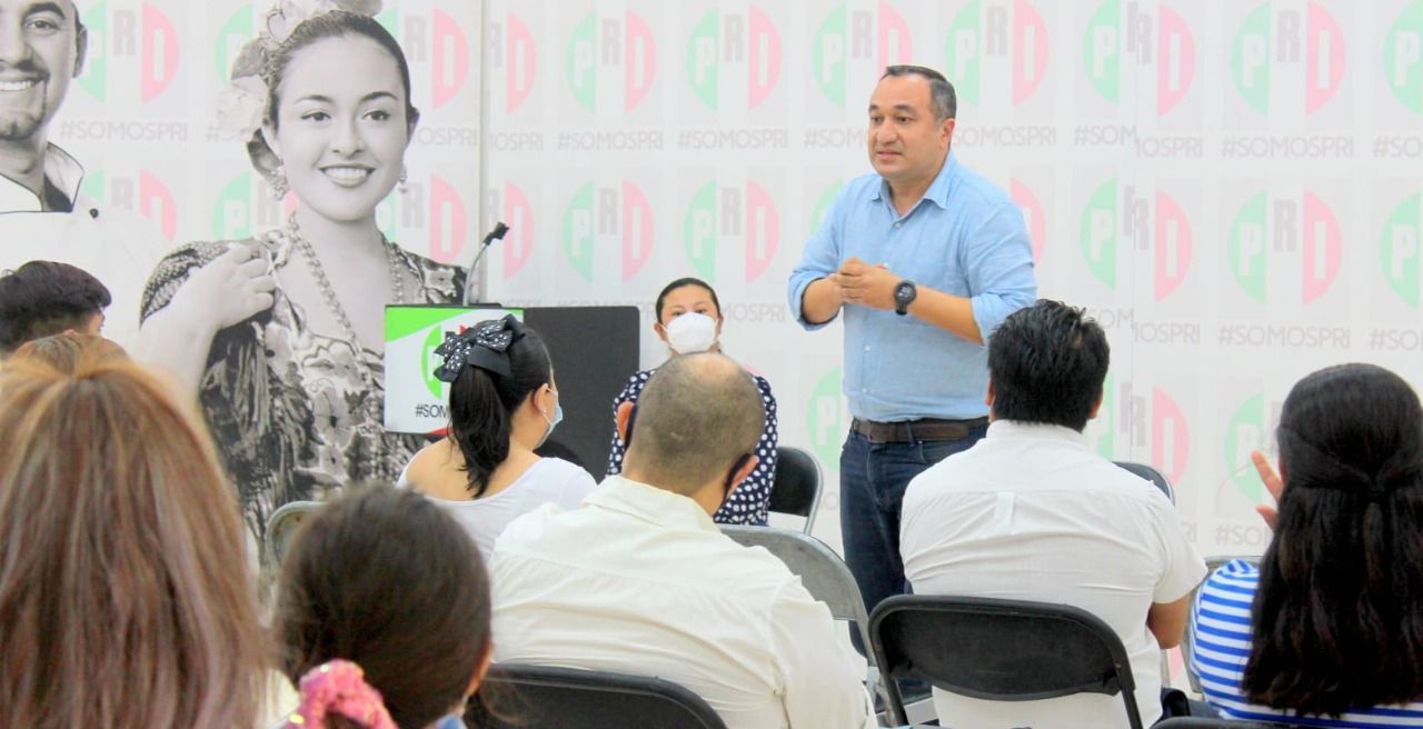 Maestros de Benito Juárez escuchan propuesta de Jorge Rodríguez para fortalecer la educación y la enseñanza en Cancún