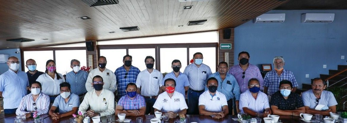 Miembros de la Asociación de Ingenieros y Arquitectos de Cozumel reconocen el trabajo de Pedro Joaquín, y reiteran su apoyo y voto