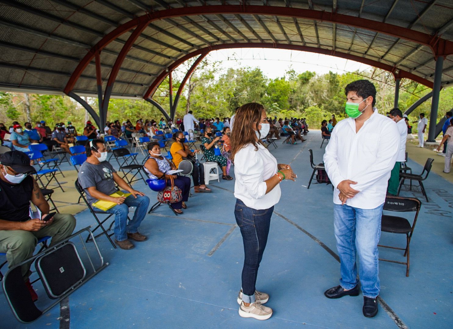 Elías Farah Ceh supervisa el inicio de la vacunación Covid en personas de entre 50 y 59 años en Cozumel
